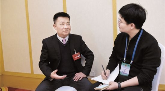 人大代表王富榮：突出創新引領 促進企業高質量發展